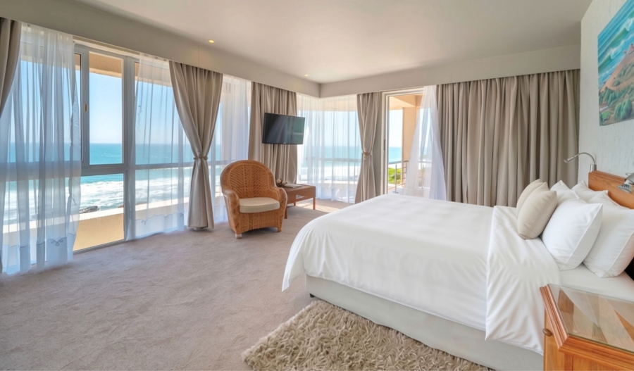 7 Bedroom Property for Sale in Wavecrest Eastern Cape
